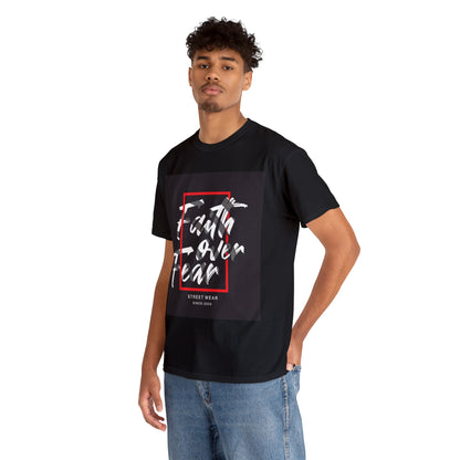 Camiseta unisex de algodón pesado "Fe sobre miedo"